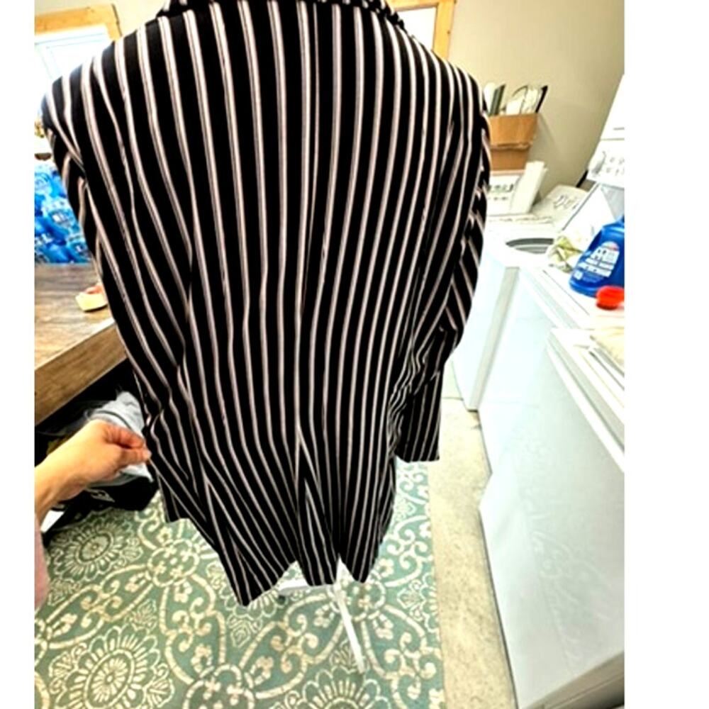 TORRID Studio Crepe Longline  Blazer Size 2XL, Work Wear, Blazer,Beetlejuice - Picture 4 of 8